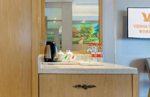 Chongqing Hotel | Vienna Hotel Chongqing Yangjiaping Pedestrian Street Light Railway Station