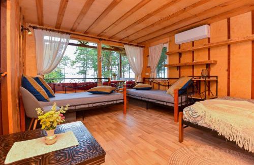 Jurkalne House | Viesu māja "Ozoliņi"