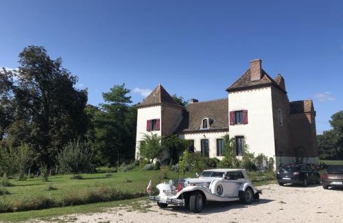 Clux-Villeneuve Bed & Breakfast | Vieux château Saint-Claude