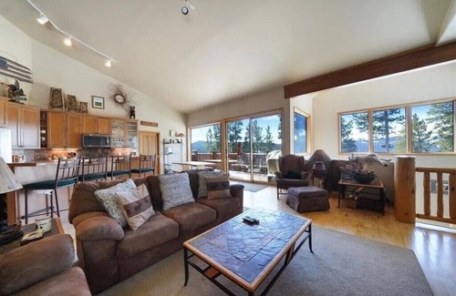 Baldy Mountain House | 'View Manor' - Five Master Suites!