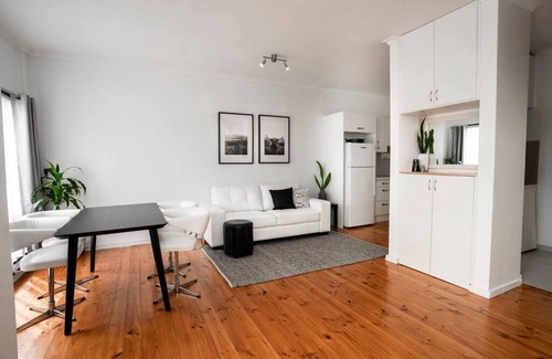 Seaton House | View One Three Seaton Townhouse SA