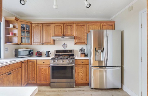 Bodega Bay House | Views from Bodega Head to Jenner! Luxurious Beds. Fireplace. Hot Tub. Dogs yes!