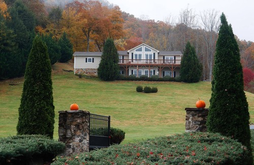 Swannanoa House | Views unlimmited, take in the splendor of the mountains in every season