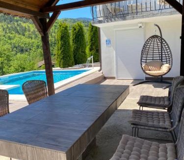 Rogatica House | Vikendica sa bazenom