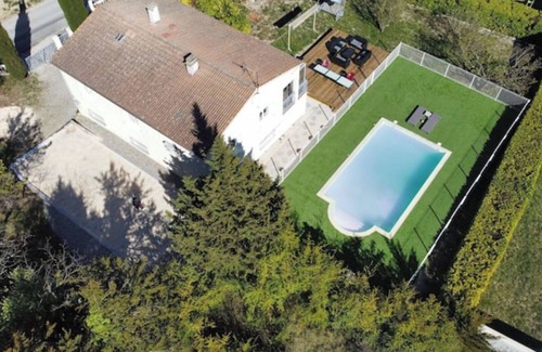 Vallon-Pont-d'Arc Villa | VILLA 14 Pers. Private pool, pétanque, terrace. 1km from Vallon center