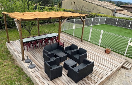 Vallon-Pont-d'Arc Villa | VILLA 14 Pers. Private pool, pétanque, terrace. 1km from Vallon center