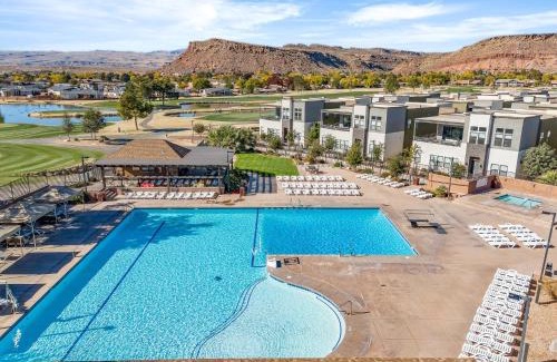 Bloomington House | Villa #17 at Bloomington Country Club townhouse