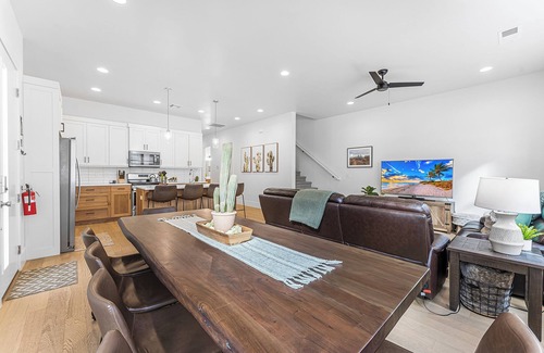 Bloomington House | Villa #18 Bloomington Country Club: Pool, Golf, Restaurant