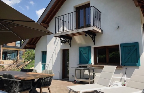 Sevrier House | Villa 200 m from Lake Annecy with terrace and parking