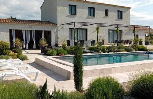 Arles Villa | villa 4 étoiles avec piscine et pool house