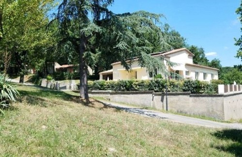 Verdun-en-Lauragais Villa | Villa 4 bedrooms/4 bathrooms - 9 pers. - Swimming pool - Nice amenities - Green setting