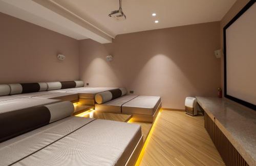 St.Stanislaus Villa Villa | Villa 41 by StayVista - A chic retreat with a pool, poker table, and a theater room