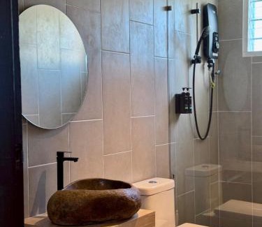 Klebang Besar Villa | Villa 5R3B 23 Pax Swimming Pool Karaoke BBQ Town Area