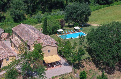 Buonconvento Villa | Villa Aiale – Tuscany Villa with Pool for 12-14 Guests, Comfort & Privacy
