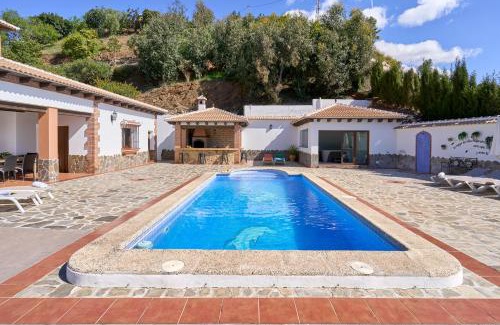 Sayalonga Villa | Villa Alejandro En Sayalonga