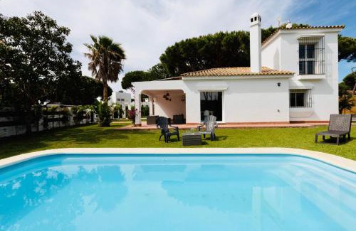 Cabo Roche Villa | Villa Alemania Chalet Independiente con Piscina en Urbanización Roche Conil Cádiz Andalucía España