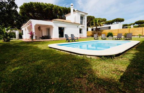 Cabo Roche Villa | Villa Alemania Chalet Independiente con Piscina en Urbanización Roche Conil Cádiz Andalucía España