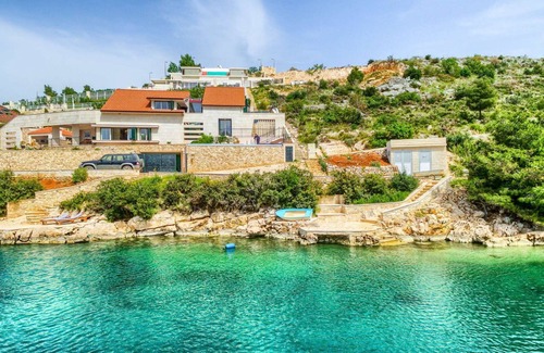 Cove Makarac (Milna) Villa | Villa Allure - luxury beachfront villa with 5 bedrooms and a private pool