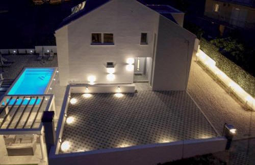 Mravince Villa | Villa Angelus with heated pool