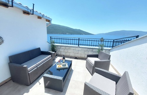 Kumbor Apartment | Villa Apartments Kumbor President - One Bedroom Apartment With Sea View (Porto)