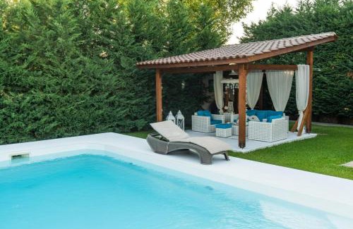 Molos-Agios Konstantinos Villa | Villa Aphrodite with Private Pool in Kamena Vourla