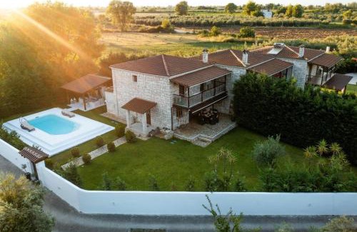 Molos-Agios Konstantinos Villa | Villa Aphrodite with Private Pool in Kamena Vourla