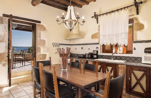 Kaliviani Villa | Villa Archontariki - Free Heated* Pool and Sea view