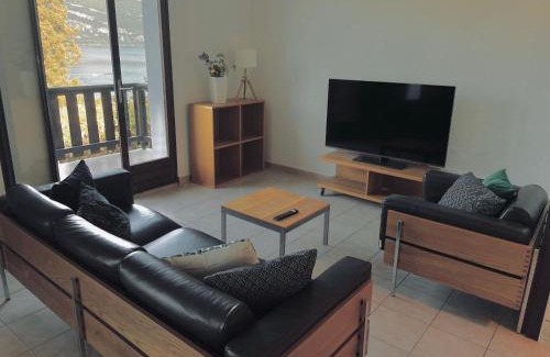 Conjux Villa | Villa avec vue lac panoramique proche de la plage