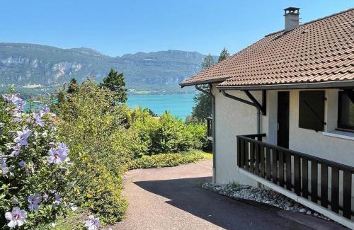 Conjux Villa | Villa avec vue lac panoramique proche de la plage