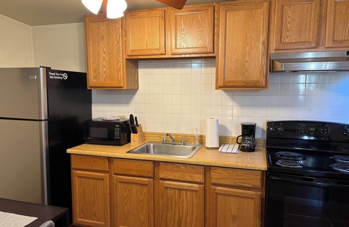 Historic Tennis Club Villa | Villa B - a cozy studio with kitchen a minute away from downtown Palm Springs!