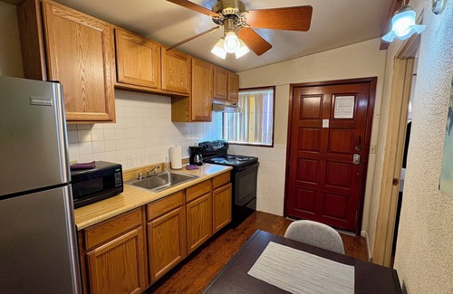 Historic Tennis Club Villa | Villa B - a cozy studio with kitchen a minute away from downtown Palm Springs!