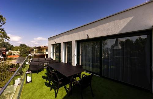 Siofok Aranypart Apartment | Villa Bauhaus Penthouse Wellness Apartman