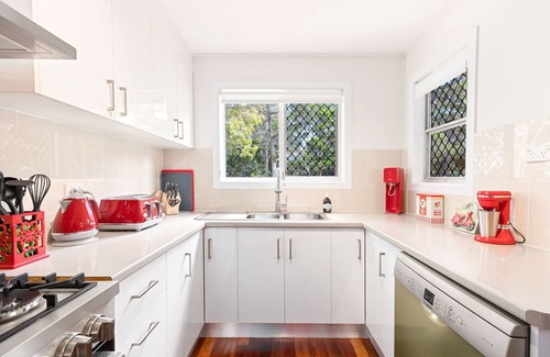 Toogoom House | Villa Beachside - On the beach, Air- conditioned and Pet Friendly