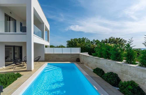 Milohnici Villa | Villa Bella Vista A - contemporary villa with a private pool near a beach