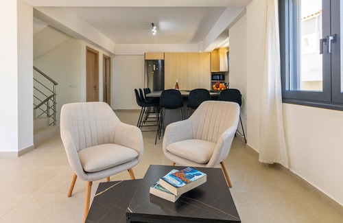 Gouvai Apartment | Villa Bella with Jacuzzi