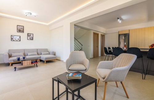 Gouvai Apartment | Villa Bella with Jacuzzi