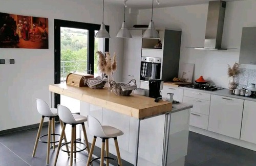 Belley Villa | Villa Bellevue 1 (Rdc) : Nature, calm and magnificent views