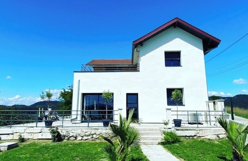 Belley Villa | Villa Bellevue 1 (Rdc) : Nature, calm and magnificent views