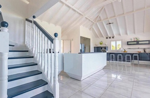 Pointe-Noire House | VILLA BETWEEN SEA AND MOUNTAIN