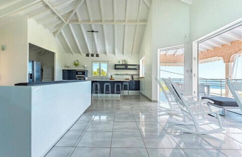 Pointe-Noire House | VILLA BETWEEN SEA AND MOUNTAIN