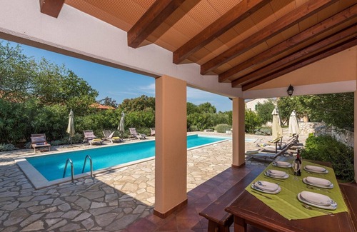 Stanisovi Villa | Villa Biljana with Shared Pool in Resort Vlakovo