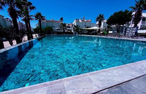 Kadnlar Denizi Mahallesi Villa | Villa Blue By The Pool, Near Sea