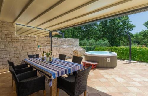 Krizine Villa | Villa Bobos place with Jacuzzi 46E