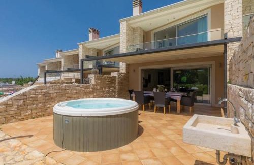 Krizine Villa | Villa Bobos place with Jacuzzi 46E
