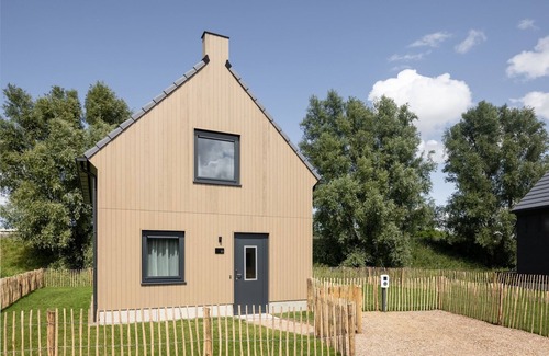 Wolphaartsdijk Villa | Villa by Lake Veere with Sauna