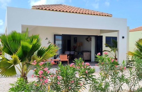 Marie Pampoen Villa | Villa Cabana Mambo Beach