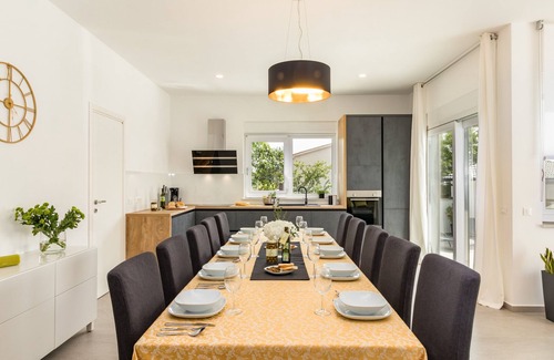 Skatari Villa | Villa Casa L for 10 people near Pula with heated salt - water pool and pet friendly