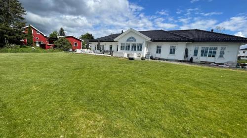 Klofta Villa | Villa Castillo