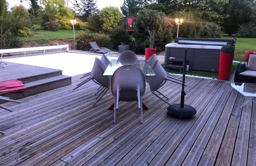 Villebret House | Villa Contemporaine Piscine Jacuzzi