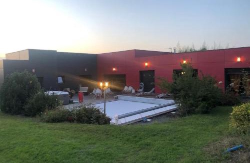 Villebret House | Villa Contemporaine Piscine Jacuzzi